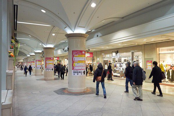 都会の多彩なショップが軒を連ねる「ディアモール大阪」は約1,200m（徒歩15分）。