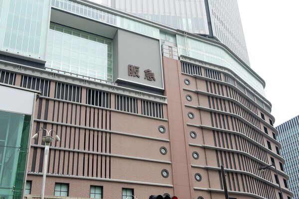 旬のモノ、コトが詰まった「阪急百貨店」まで約700m(徒歩9分)。		 旬のモノ、コトが詰まった「阪急百貨店」まで約700m(徒歩9分)。