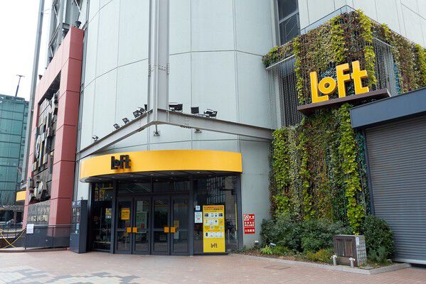 「梅田ロフト」は、約50m（徒歩1分）。