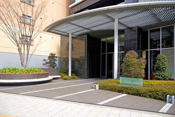 都会的な雰囲気の中に憩いのスペースを演出。		