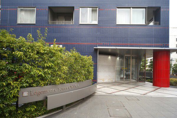 オートロックは、瞳の虹彩で認証する設備が導入されています。		