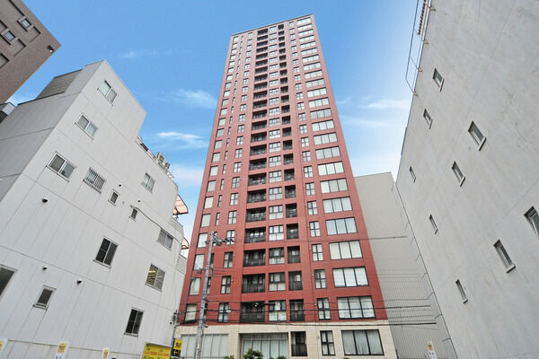 【シティタワー梅田イースト】地上25階建、総戸数95戸のタワーレジデンス。		