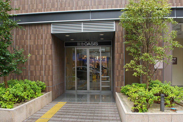 「阪急オアシス・天六店」は、約650m（徒歩9分）。