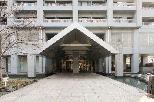 気品と風格を感じさせるエントランスです。		