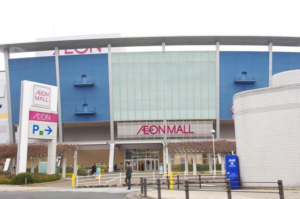 「イオンモール鶴見緑地店」まで約400m（徒歩5分）。		