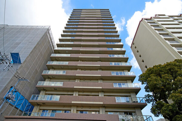 【ジオ北堀江】青空に向かってすらりと伸びるフォルムが、洗練さを感じさせます。		 【ジオ北堀江】青空に向かってすらりと伸びるフォルムが、洗練さを感じさせます。