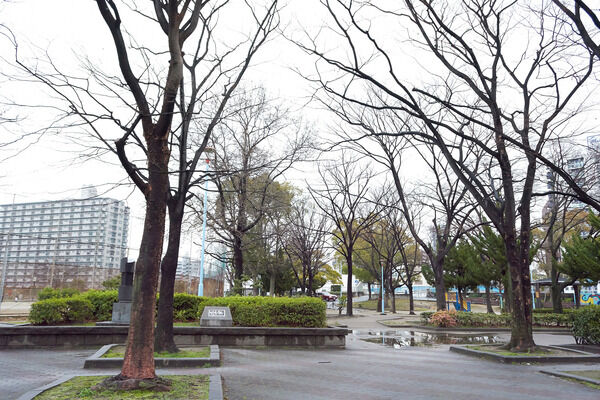 子どもを遊ばせるのにぴったりな「松島公園」まで約600m（徒歩8分）。