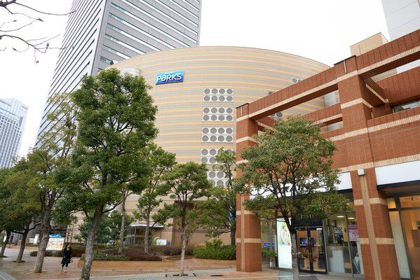 「なんばパークス」まで約700m(徒歩9分)。 「なんばパークス」まで約700m(徒歩9分)。