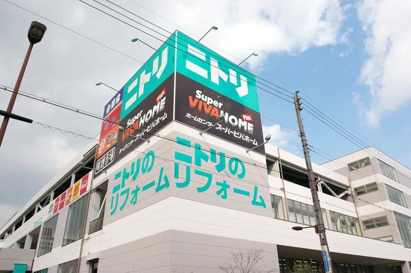 買い物に便利な「ニトリモール東大阪」まで約650m（徒歩9分）。		