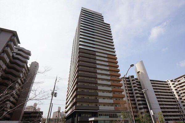 【パークタワーあべのグランエア】建物のユニークなフォルムは、遠くからでも目を引きます。		