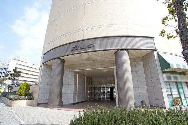 アプローチに植えられた緑が、毎日の暮らしに潤いを与えます。 アプローチに植えられた緑が、毎日の暮らしに潤いを与えます。