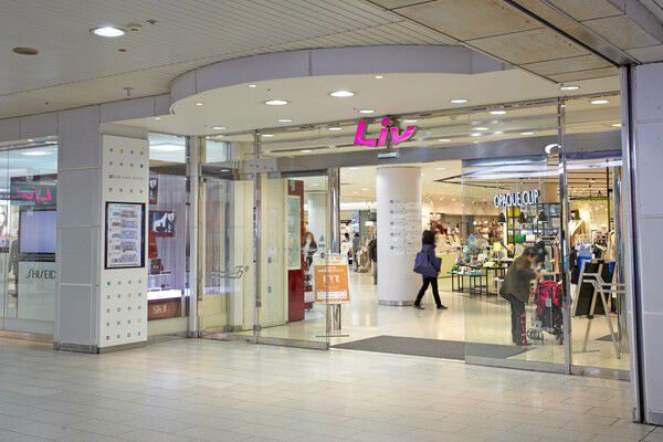 駅直結のショッピング施設「Liv住吉」まで約80m(徒歩1分)。	 駅直結のショッピング施設「Liv住吉」まで約80m(徒歩1分)。