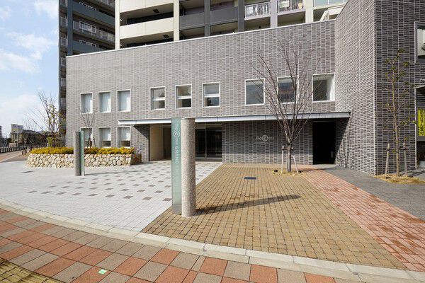 広大な敷地には約20,000本以上の植栽が配され、暮らしの舞台を彩ります。