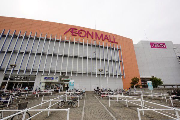 日常のお買い物に便利な「イオンモール堺北花田店」まで約500m（徒歩7分）。		