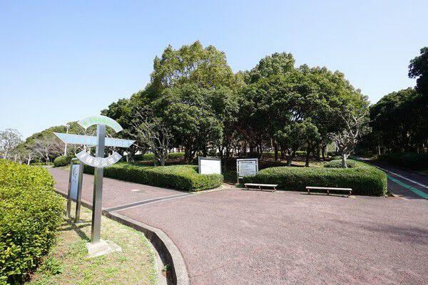 豊かな緑を感じられる「鴨谷公園」まで、約20m（徒歩1分）。