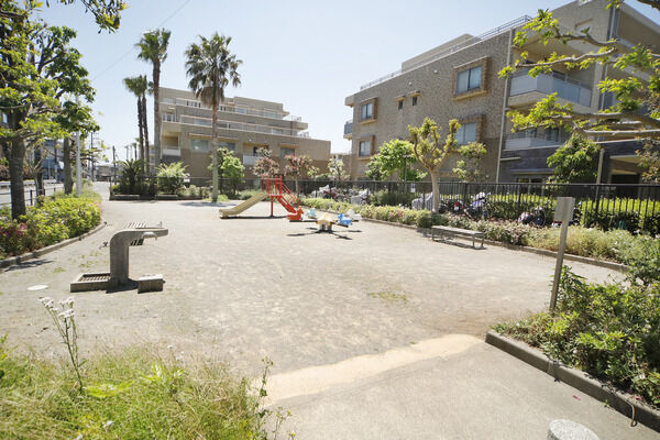 稲毛東1丁目公園 現地より約30m 稲毛東1丁目公園 現地より約30m