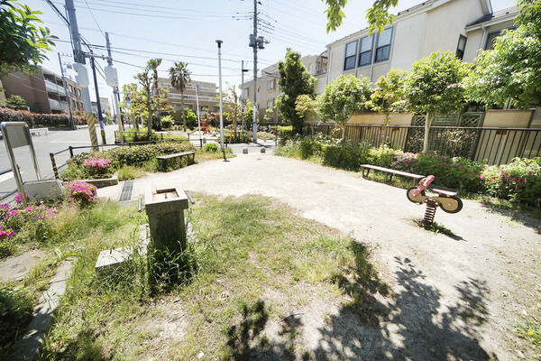 稲毛東1丁目第2公園 現地より約40m 稲毛東1丁目第2公園 現地より約40m