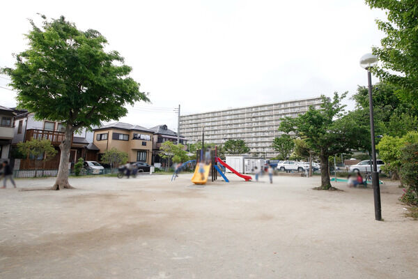 大野みどり公園　約100m