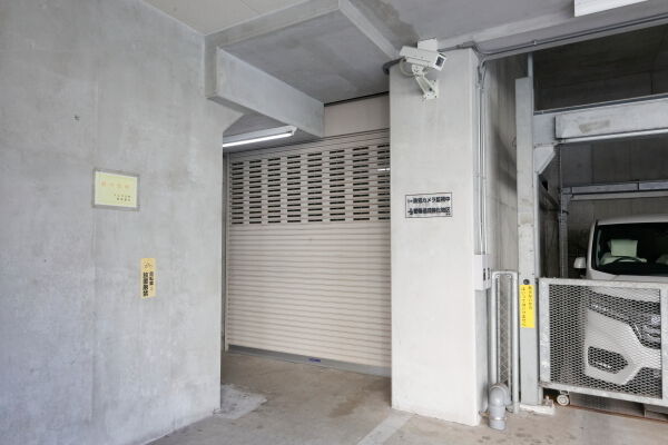 防犯性の高い、24時間機械監視システムを採用。