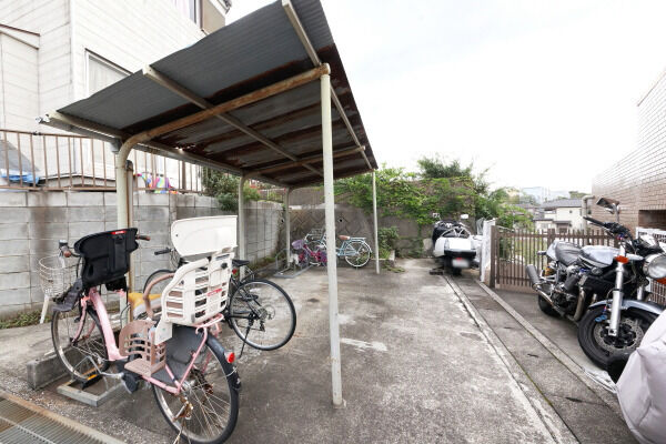 屋根付駐輪場。