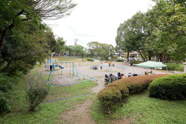 港南台中央公園より約1000m(徒歩13分)