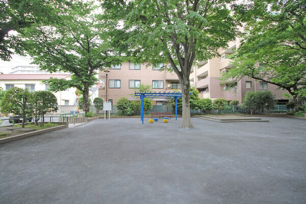 浮間二丁目東児童遊園 現地より約100m 浮間二丁目東児童遊園 現地より約100m