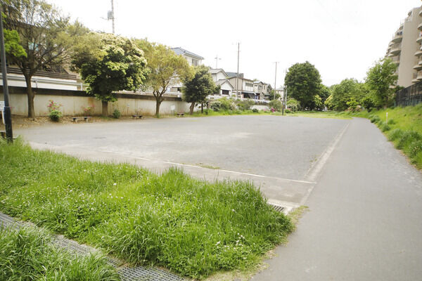 小園公園　現地より約100m