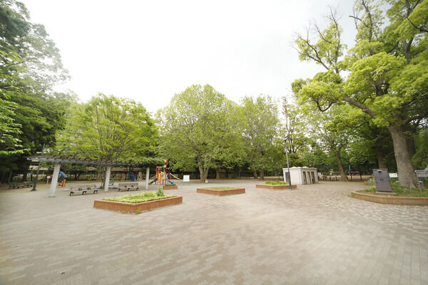 仲よし公園　現地より約500m