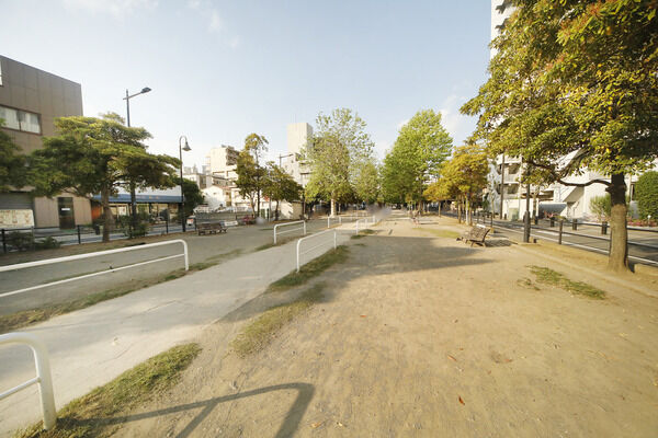 新宿公園　現地より約180m