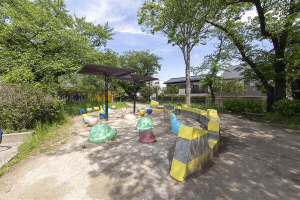 杉並区立下高井戸仲町緑地　現地より約10m