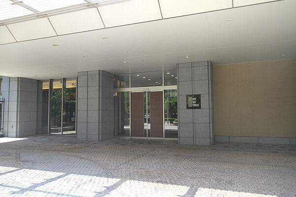 メインエントランスから各住戸まで、4重のセキュリティで安全性を強化。