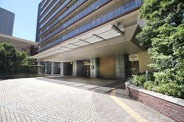 高品位な趣とゆとりの贅を感じるアプローチ。