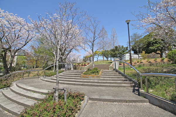 すすき野公園　現地より約100m
