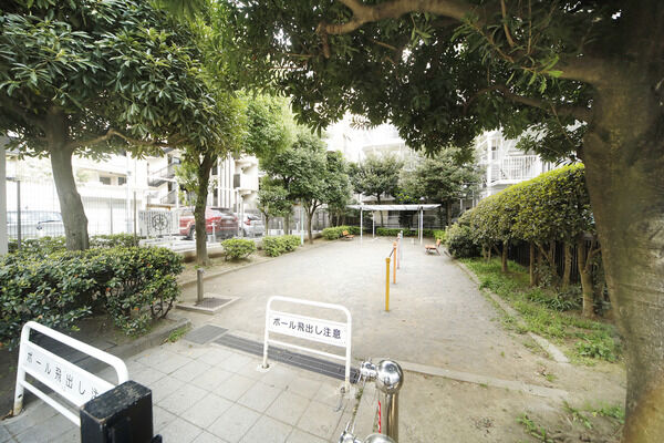 世田谷区立用賀三丁目公園　現地より約170m