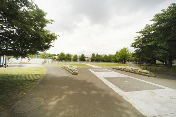 蒔田公園　現地より約90ｍ
