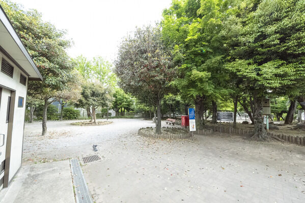 中央西公園　現地より約150m