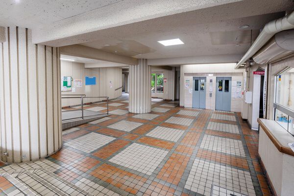 【シャトー幸福】ロビー
