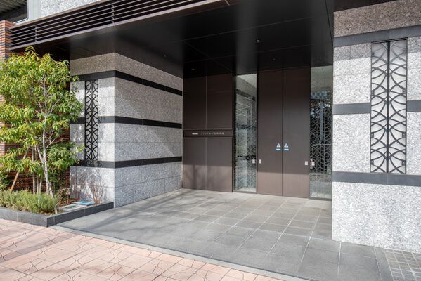 【プラウド本町定禅寺通】エントランスアプローチ