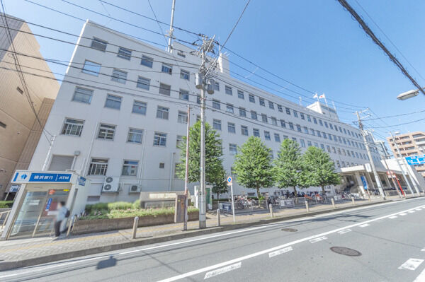 神奈川区役所より約350m(徒歩5分)