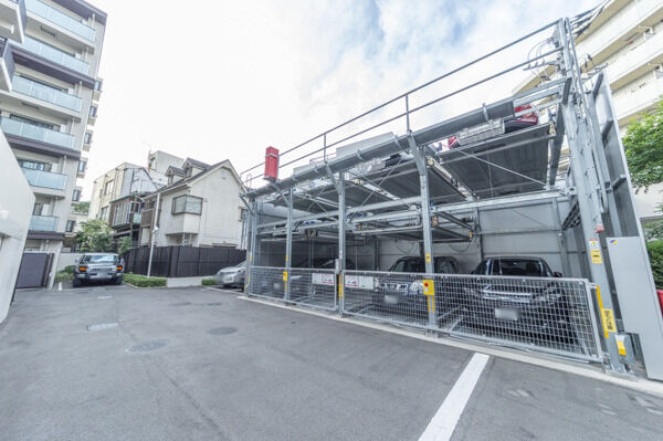 機械式の屋外駐車場。