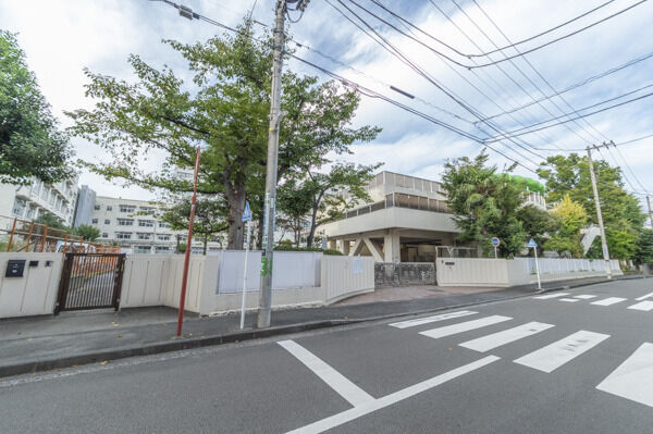 二谷小学校より約290m(徒歩4分)