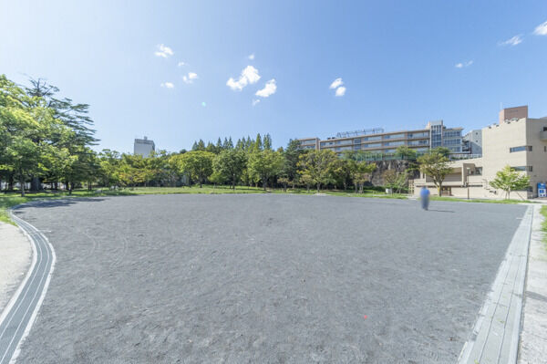 沢渡中央公園より約550m(徒歩7分)