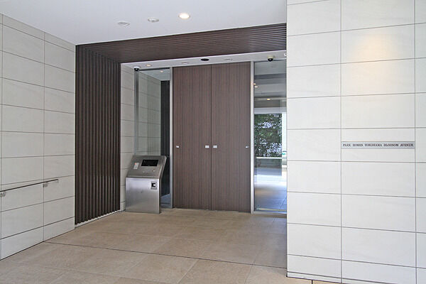 ダブルオートロック付のエントランス。 ダブルオートロック付のエントランス。