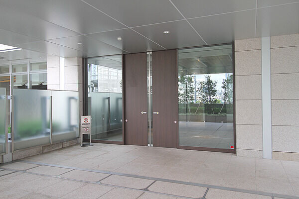 堂々とした佇まいのグランドエントランス。 堂々とした佇まいのグランドエントランス。