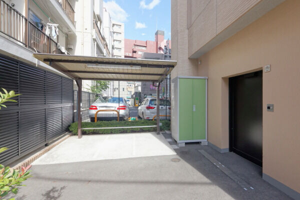 屋根付き駐輪場。