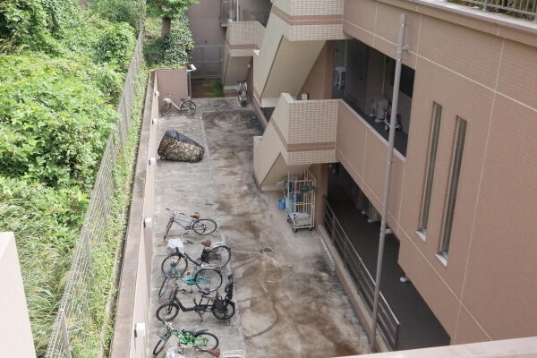 ゆとりある敷地内駐輪場。