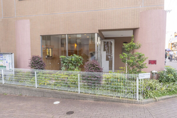 24時間利用可能な宅配ロッカーをエントランスに設置。