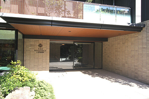 ホテルを思わせるような、品格あふれるメインエントランス。