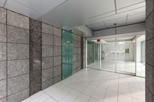 【プラウド本郷】エントランス