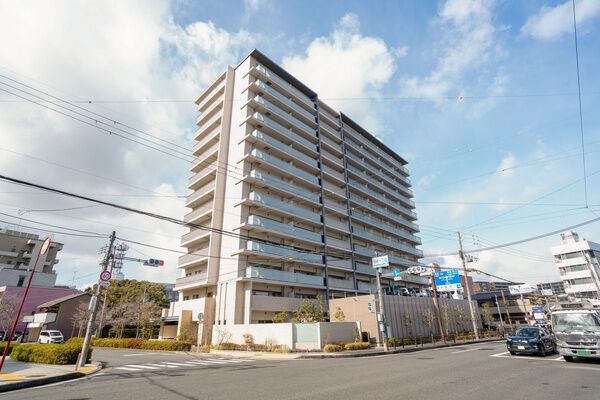 シャリエ大津県庁前通り